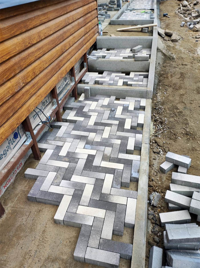мощение отмостки со ступеньками